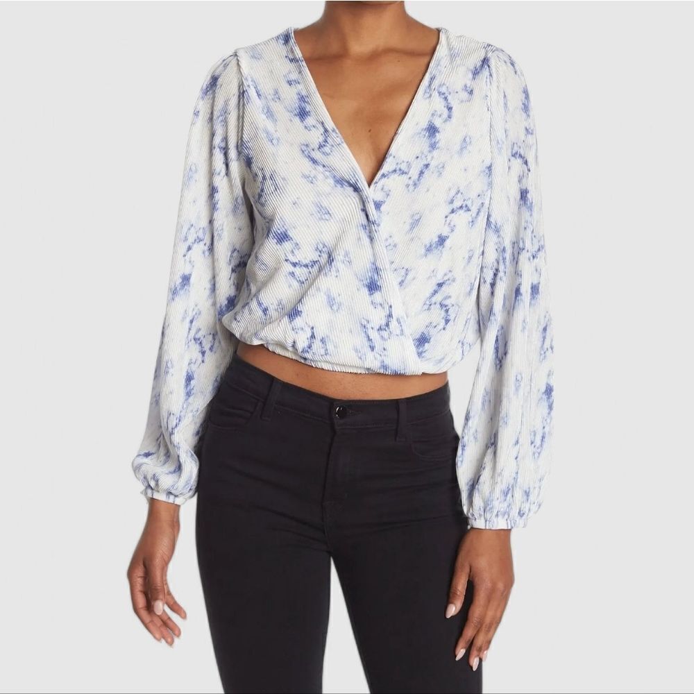 ASTR The Label Pleated Surplice Crepe Split Faux Wrap Balloon Sleeve Blouse S